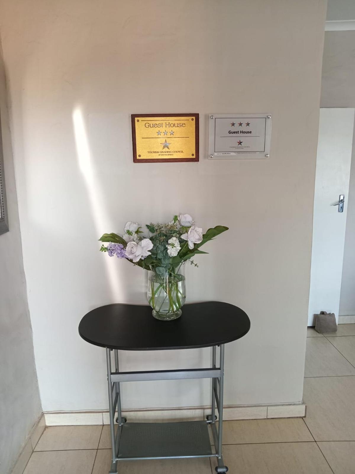 African Kingdom Guest House 博克斯堡 外观 照片