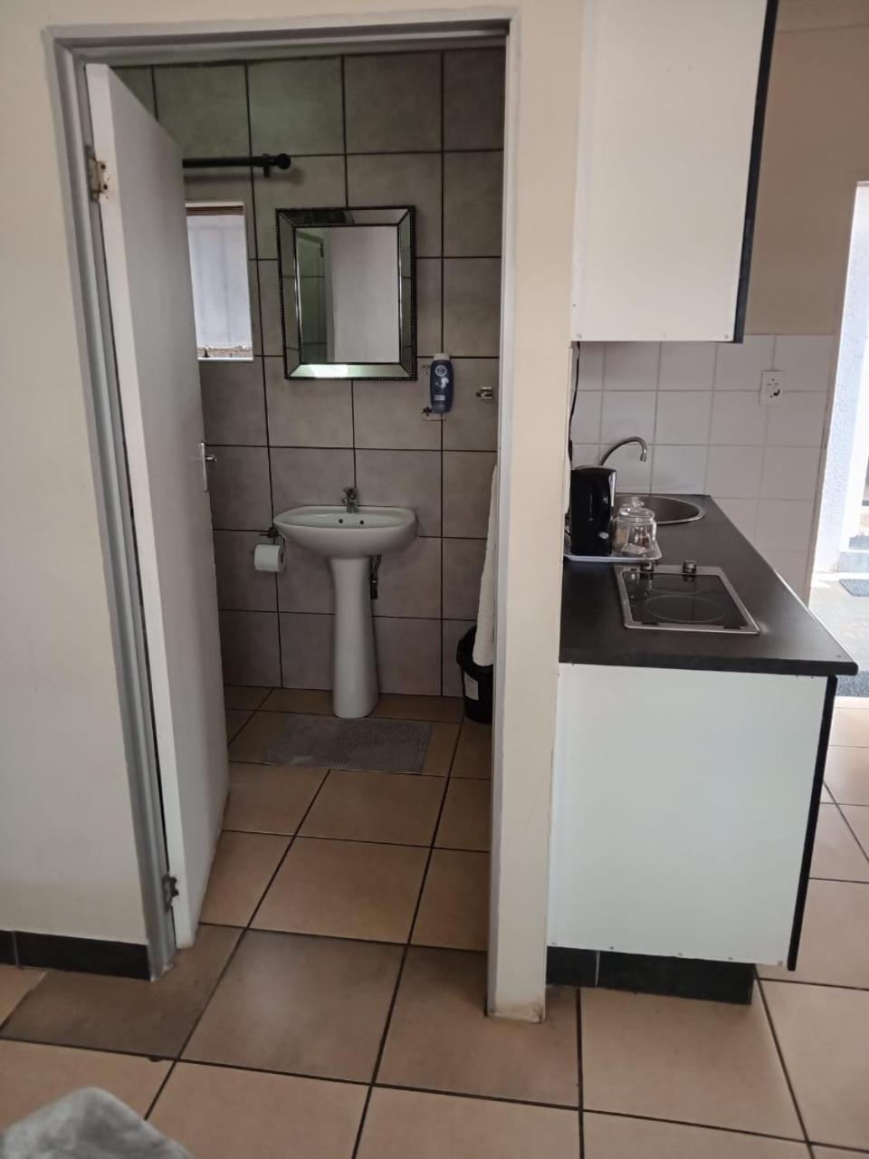 African Kingdom Guest House 博克斯堡 外观 照片