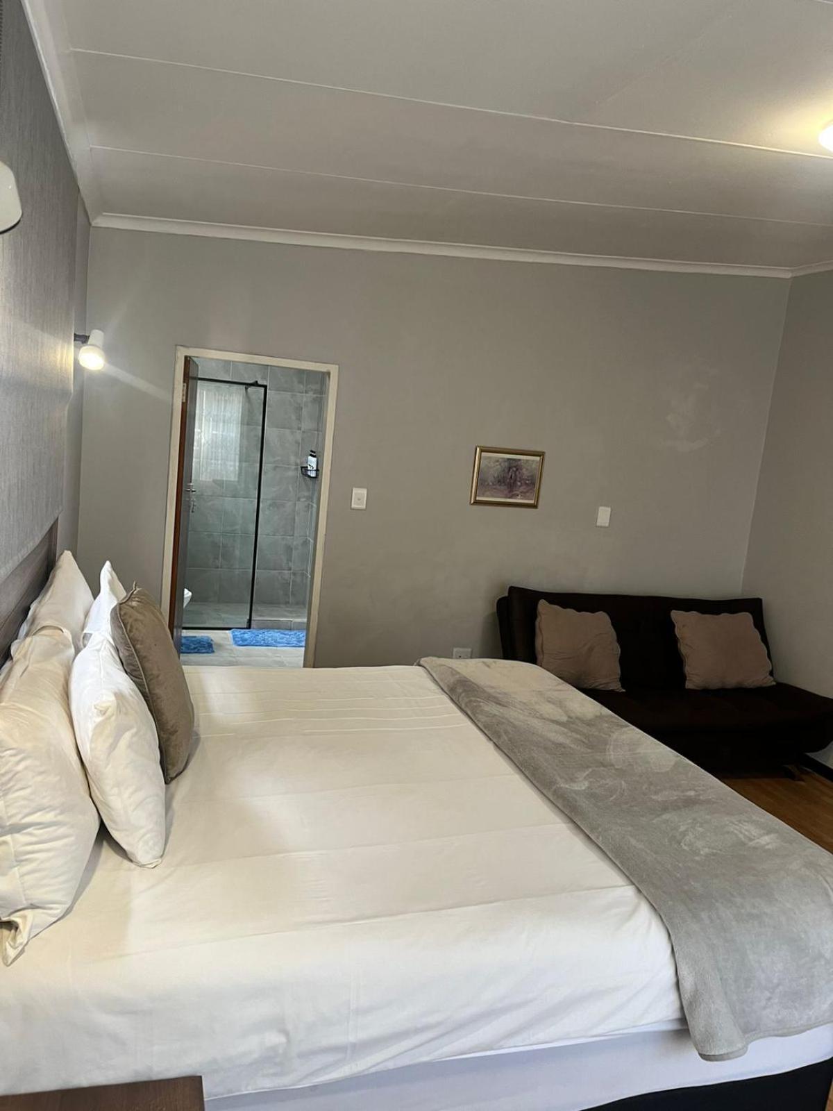 African Kingdom Guest House 博克斯堡 外观 照片
