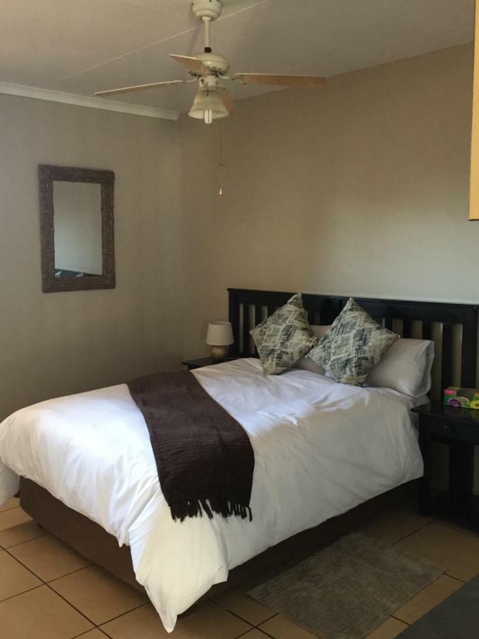 African Kingdom Guest House 博克斯堡 外观 照片